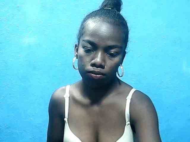 CutNatacha webcam