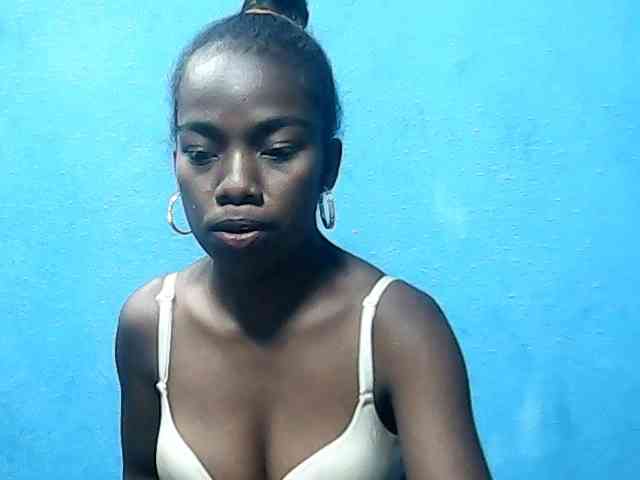 CutNatacha webcam