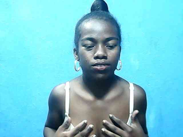 CutNatacha webcam