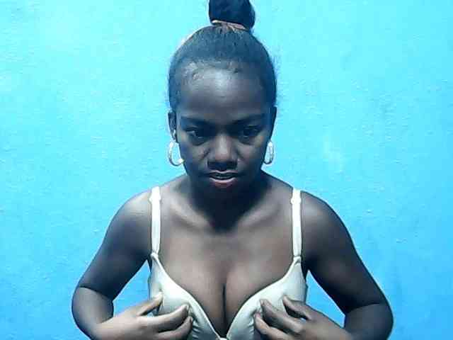 CutNatacha webcam