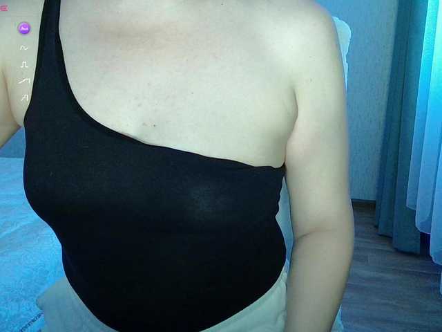 RiraRita's BongaCams show and profile