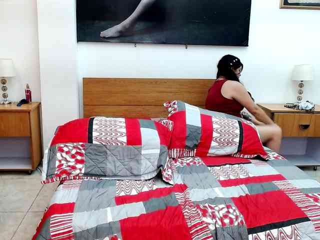 LunaAndMalory webcam
