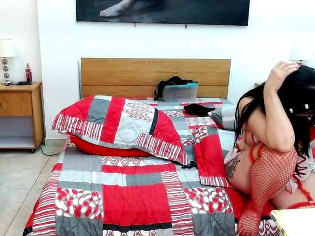 LunaAndMalory webcam