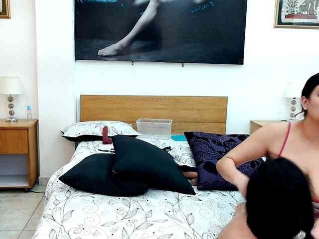 LunaAndMalory webcam