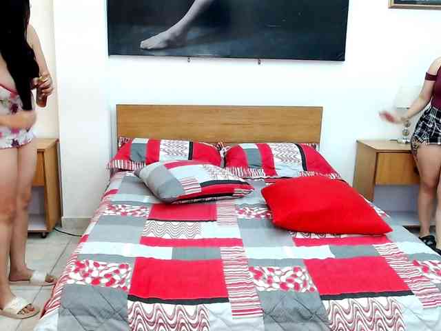 LunaAndMalory webcam