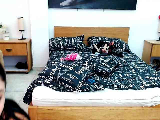 LunaAndMalory webcam