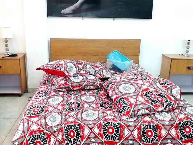 LunaAndMalory webcam