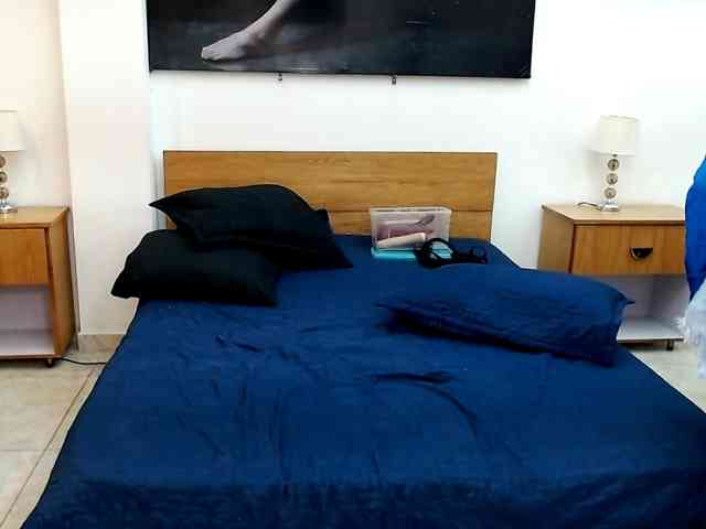 LunaAndMalory webcam