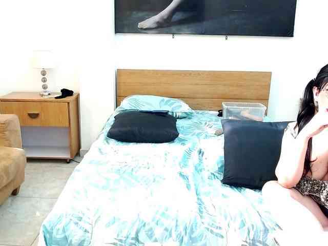 LunaAndMalory webcam