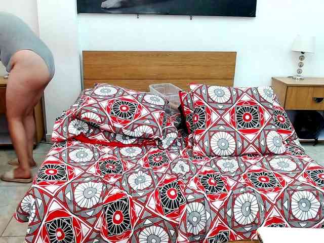 LunaAndMalory webcam