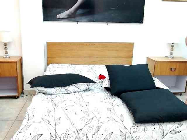 LunaAndMalory webcam