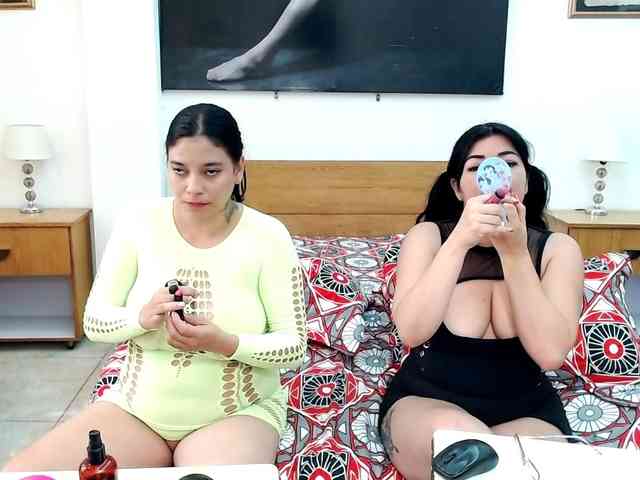 LunaAndMalory webcam