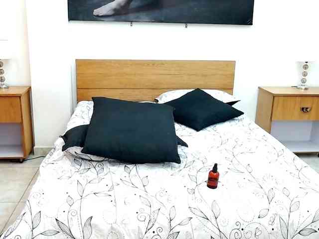 LunaAndMalory webcam