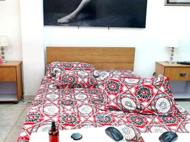 LunaAndMalory webcam