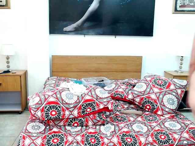 LunaAndMalory webcam