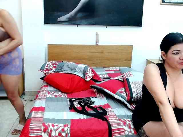 LunaAndMalory webcam
