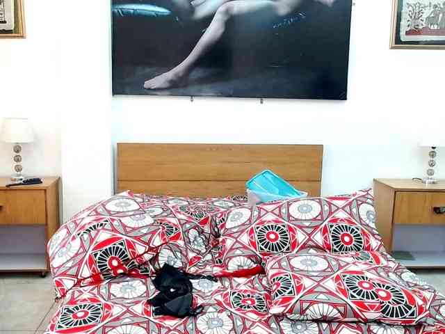 LunaAndMalory webcam