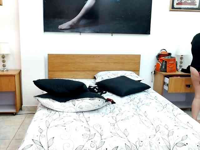 LunaAndMalory webcam