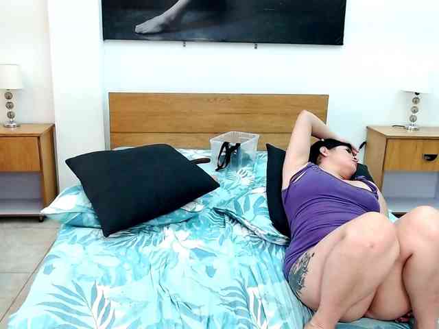 LunaAndMalory webcam