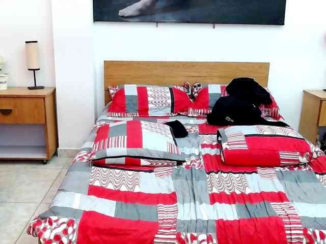 LunaAndMalory webcam