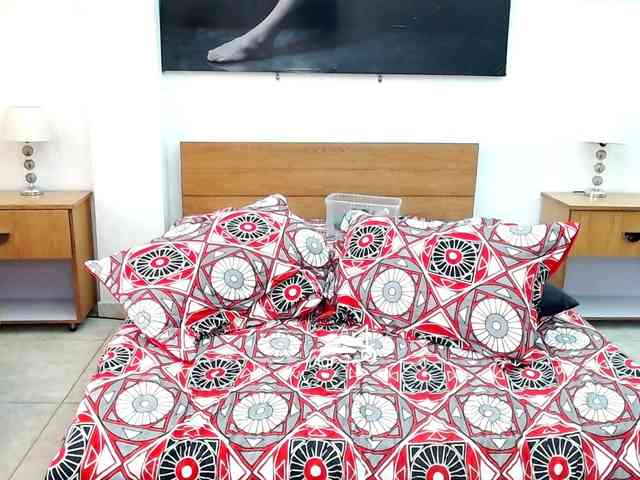 LunaAndMalory webcam