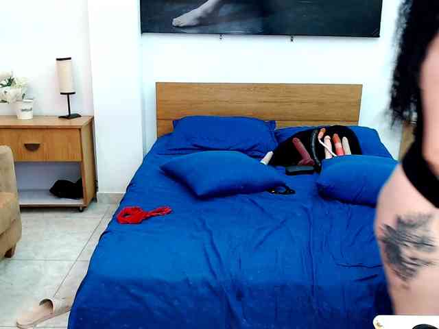 LunaAndMalory webcam