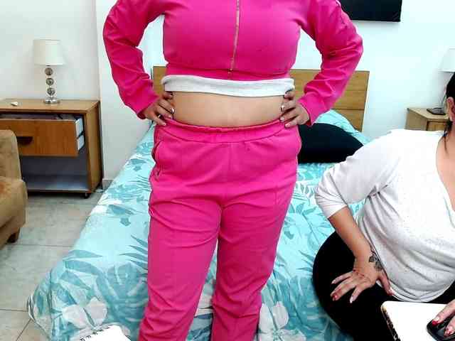 LunaAndMalory webcam