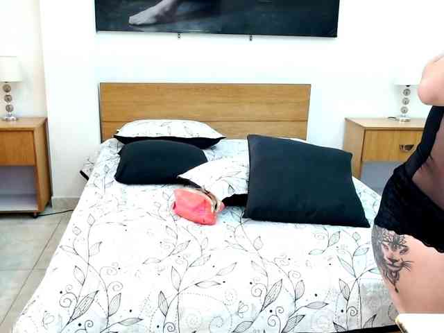 LunaAndMalory webcam