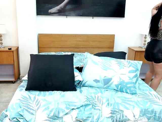 LunaAndMalory webcam