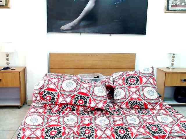 LunaAndMalory webcam