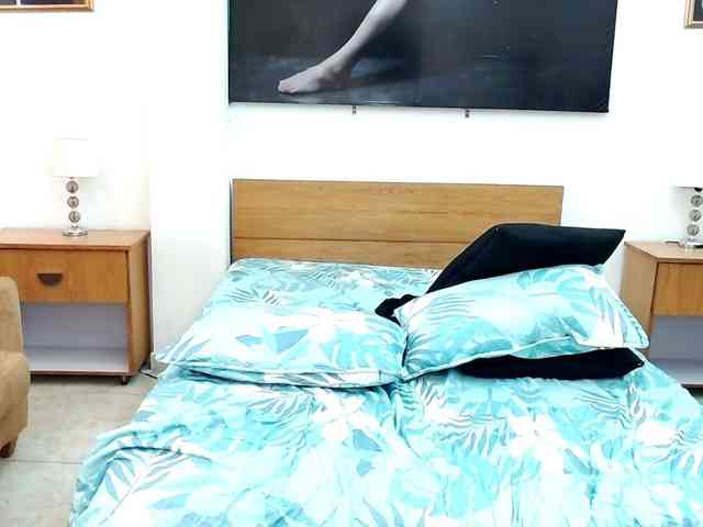 LunaAndMalory webcam