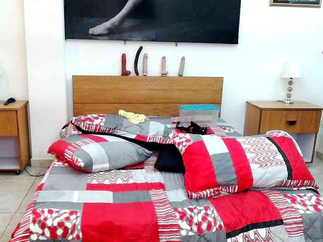 LunaAndMalory webcam