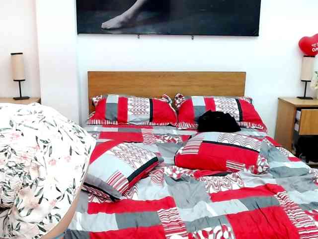 LunaAndMalory webcam