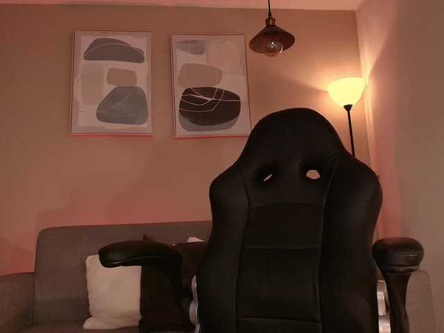  MirandaShaw chat room