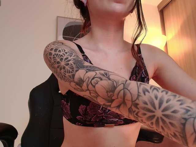 MirandaShaw's BongaCams show and profile