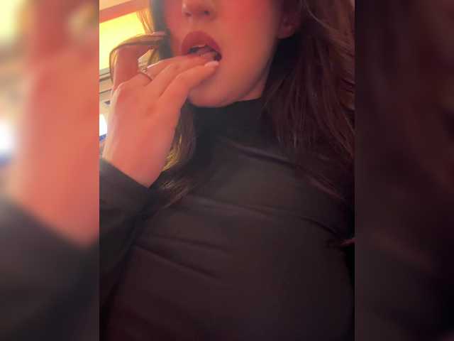 Alliina-leee's BongaCams show and profile