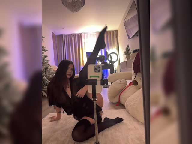 Alliina-leee's BongaCams show and profile