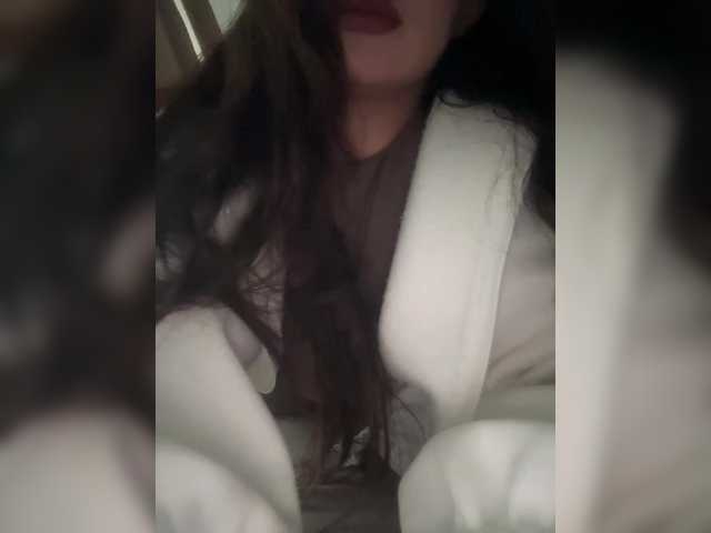 Alliina-leee's BongaCams show and profile