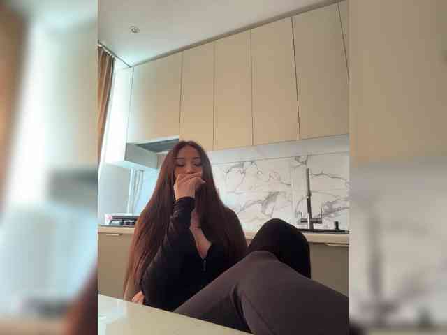 private live show Alliina-leee