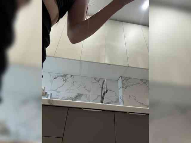 private live show Alliina-leee
