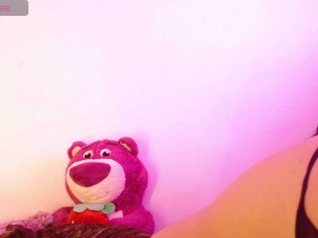 Prettycloee Live Cam on BongaCams