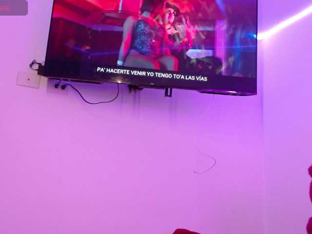 Prettycloee's BongaCams show and profile