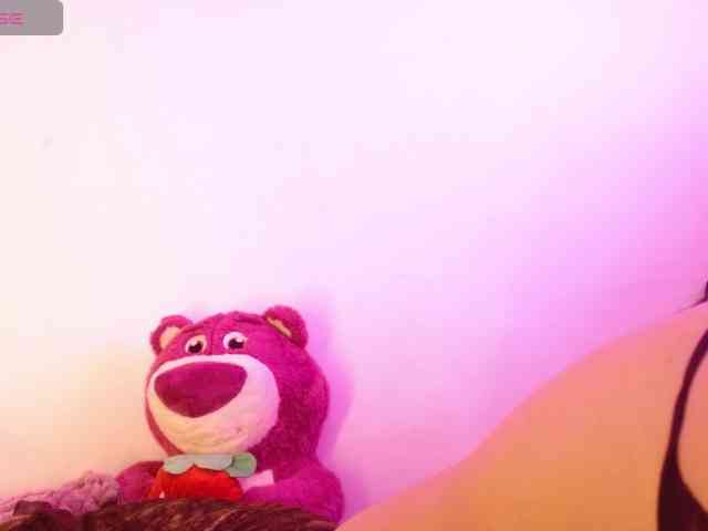 Prettycloee webcam