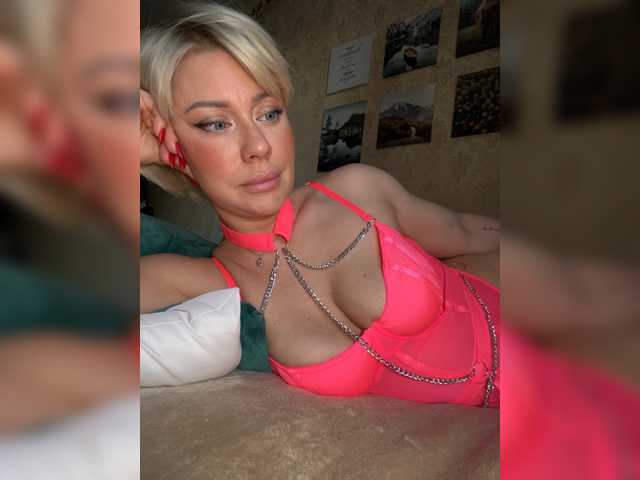 AlisaBlackFox's BongaCams show and profile