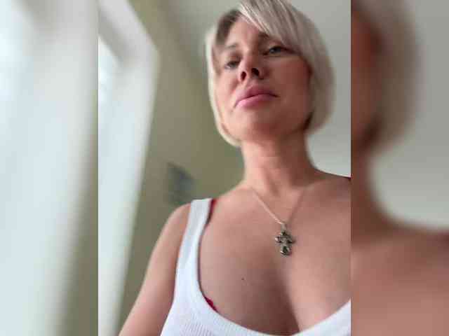 AlisaBlackFox webcam