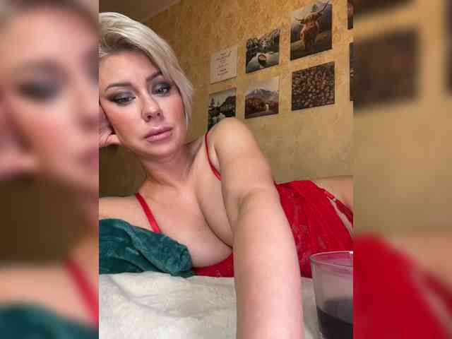 AlisaBlackFox webcam