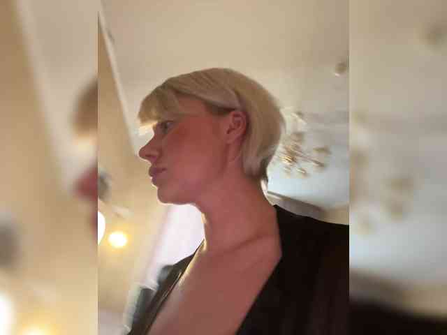 AlisaBlackFox webcam