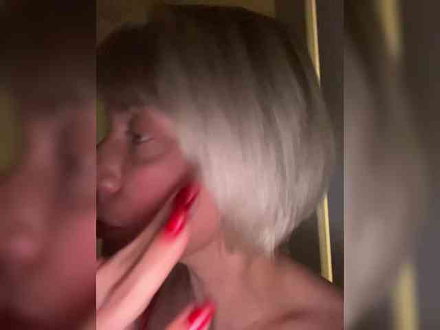 AlisaBlackFox webcam