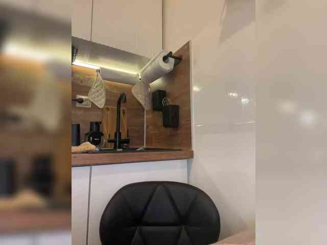 AlisaBlackFox webcam