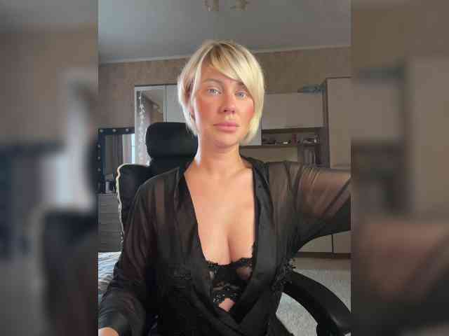 AlisaBlackFox webcam